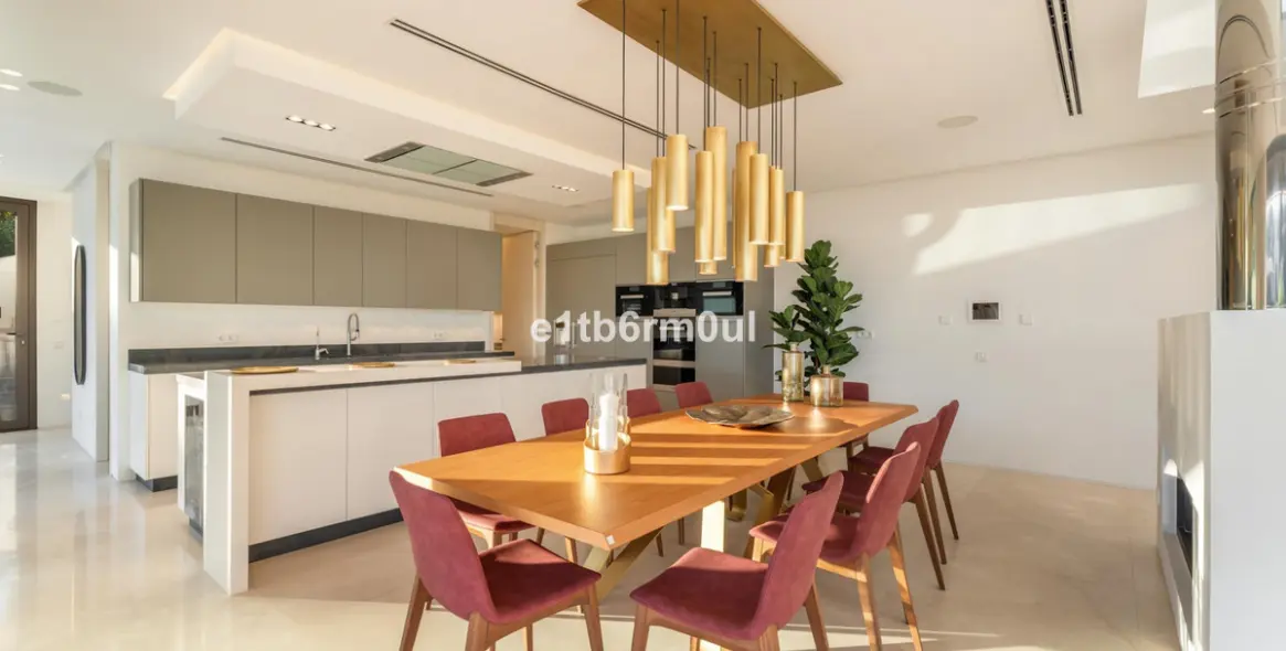 Продажа  отдельно стоящей виллы в La Quinta 33