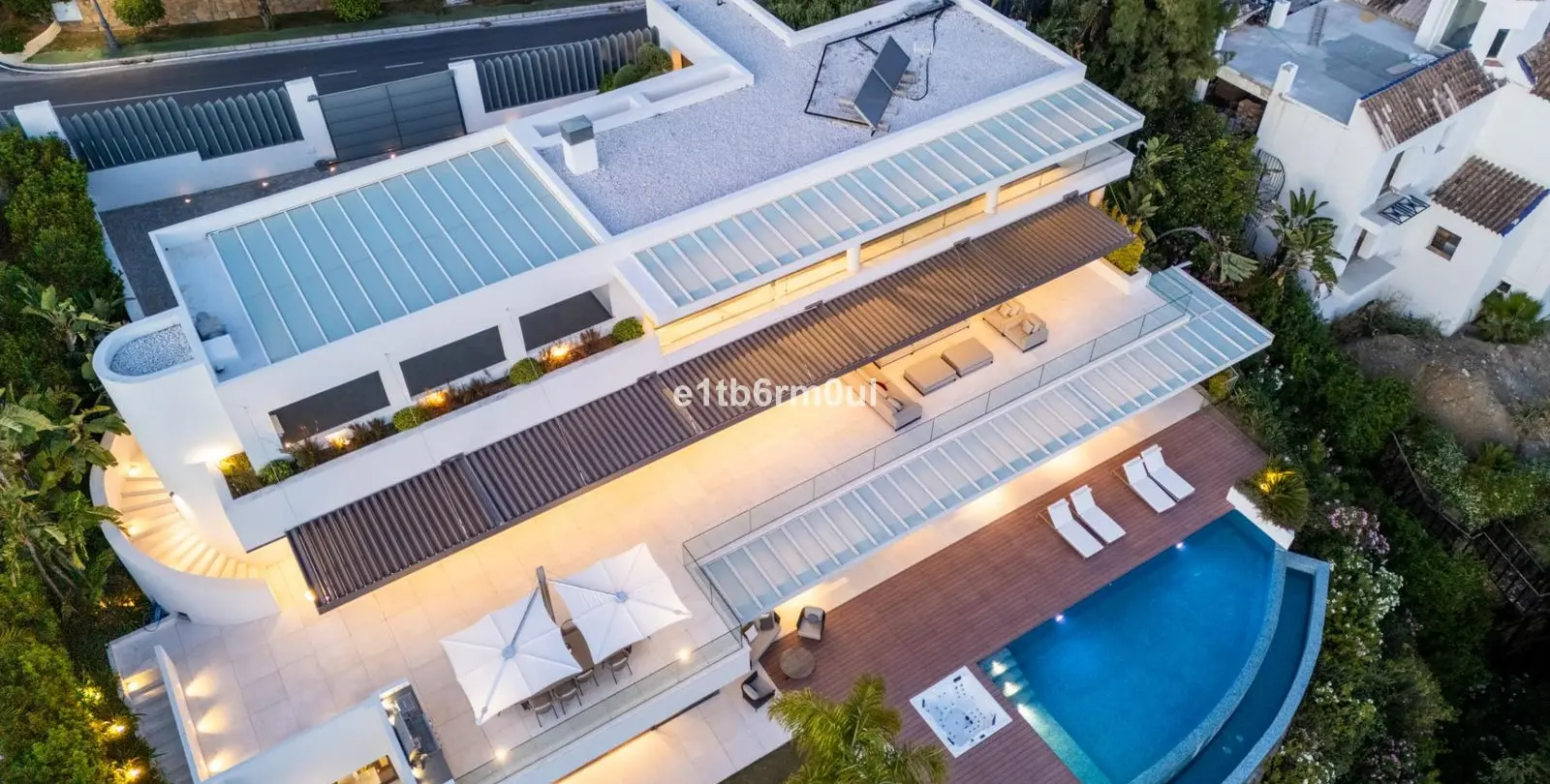 Sale of detached villa in La Quinta 7