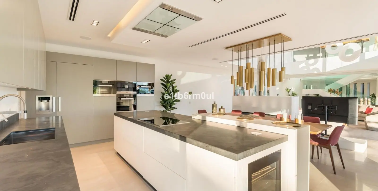 Sale of detached villa in La Quinta 16