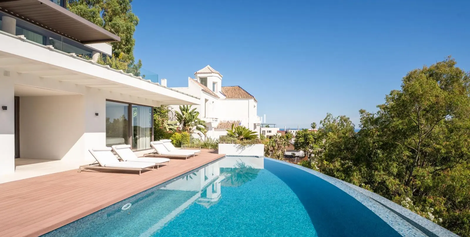 Sale of detached villa in La Quinta 24
