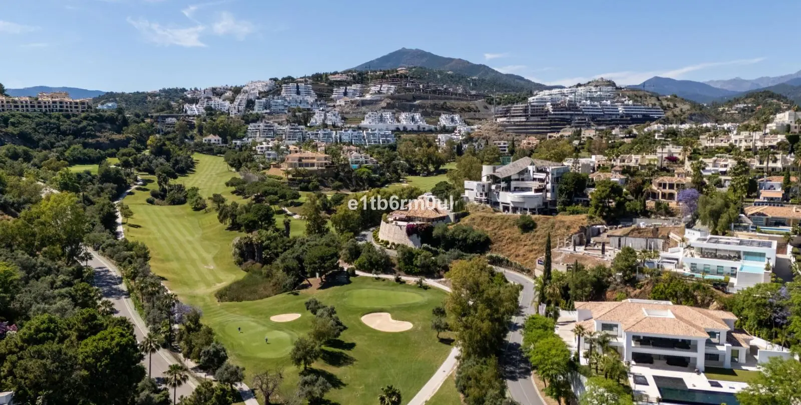 Sale of detached villa in La Quinta 27