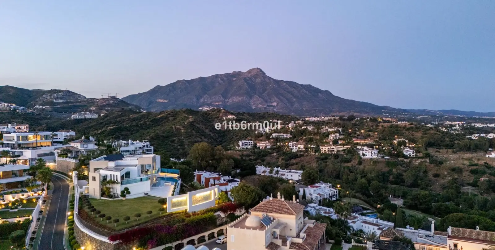 Sale of detached villa in La Quinta 38