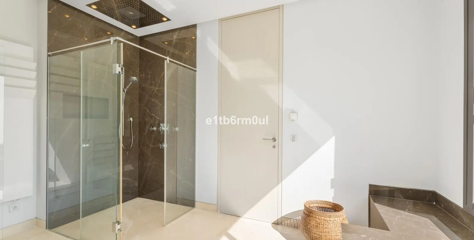 Sale of detached villa in La Quinta 41