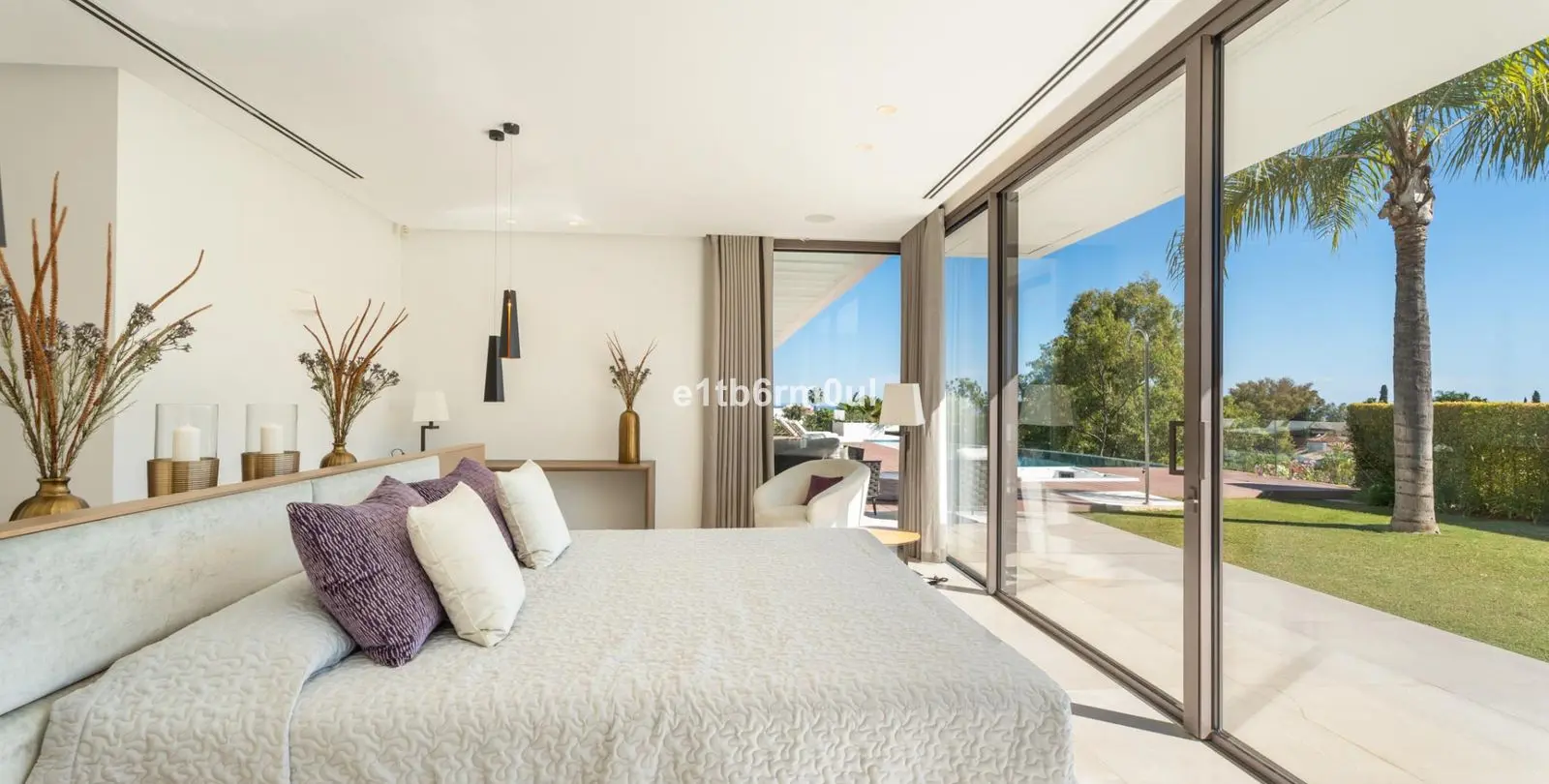 Sale of detached villa in La Quinta 42