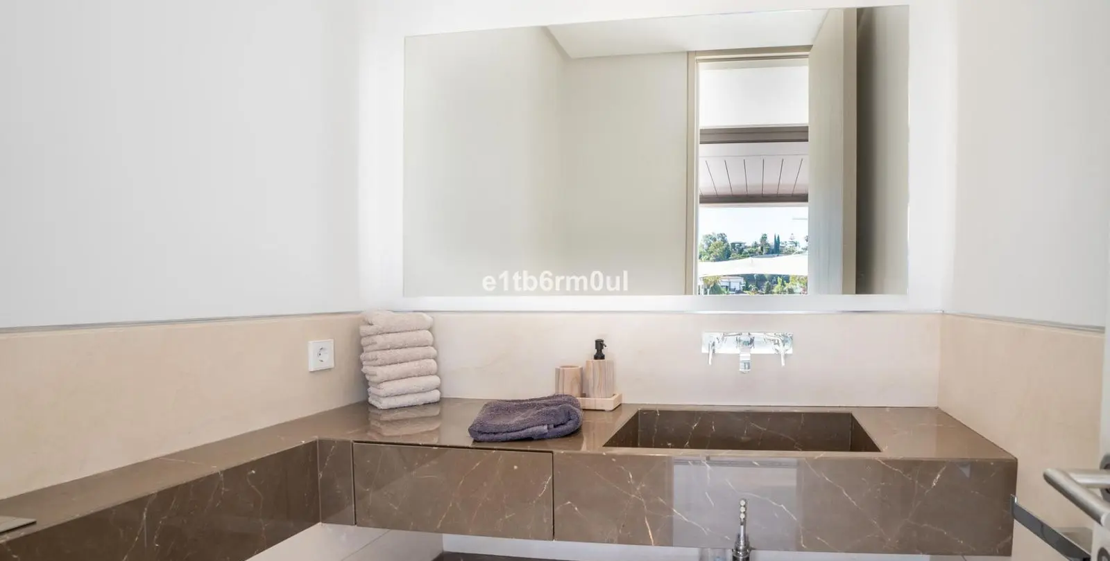 Sale of detached villa in La Quinta 48