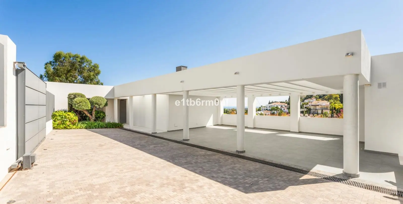 Sale of detached villa in La Quinta 56