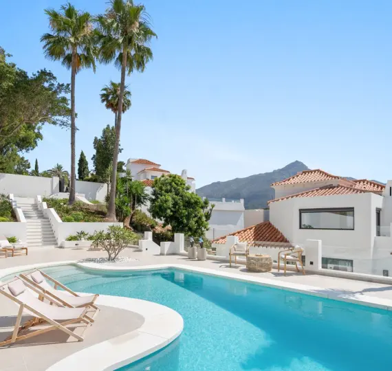 Продажа  отдельно стоящей виллы в Nueva Andalucía