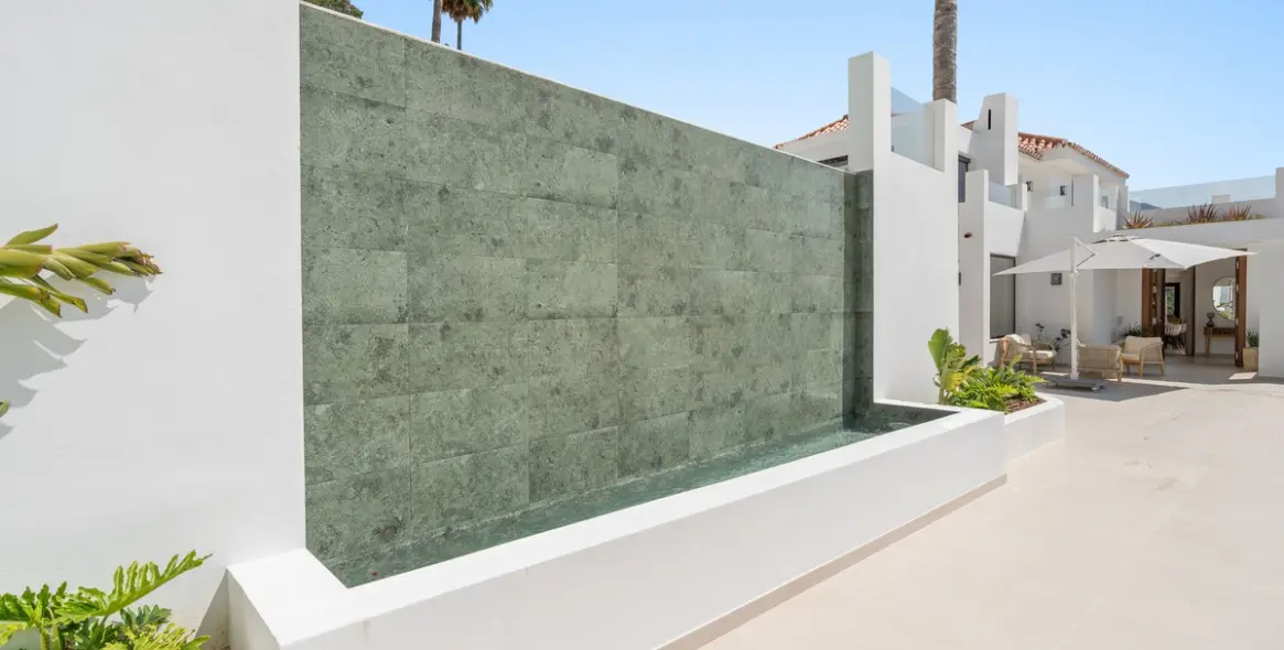 Venta de villa independiente en Nueva Andalucía 6