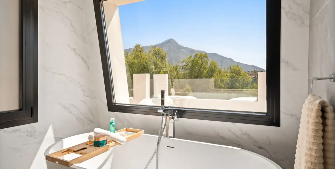 Продажа  отдельно стоящей виллы в Nueva Andalucía 37