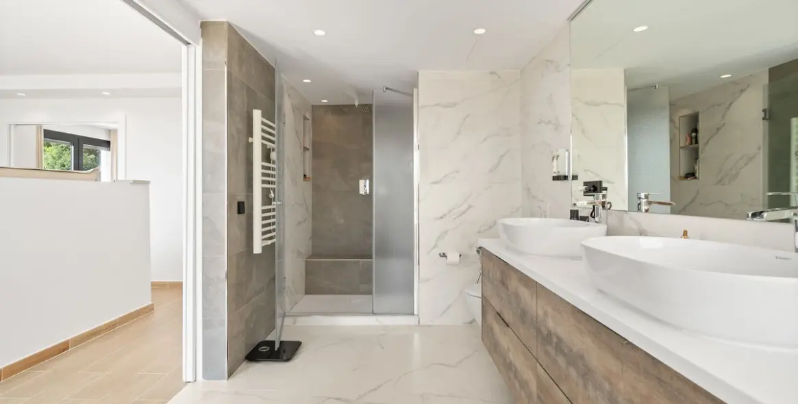 Продажа  отдельно стоящей виллы в Nueva Andalucía 40