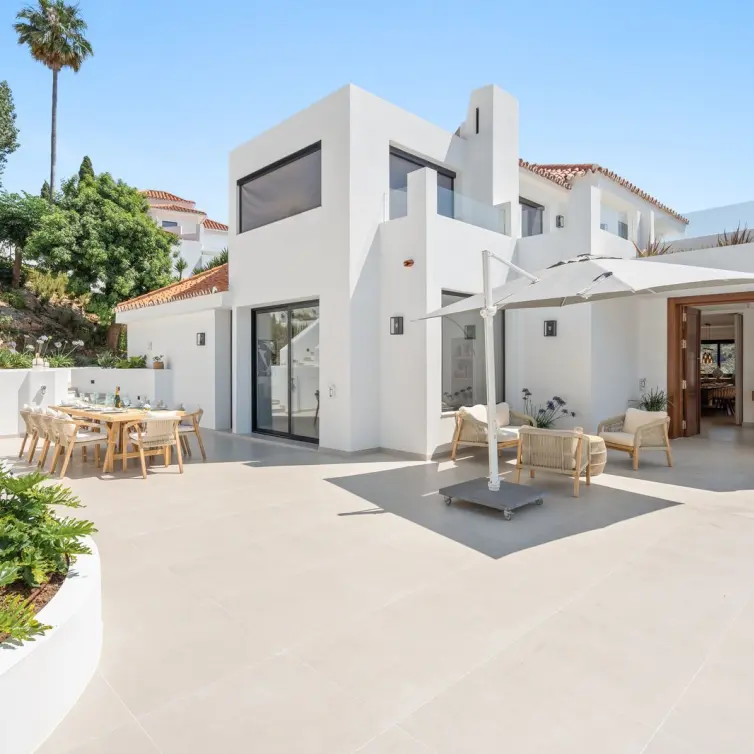 Sale of detached villa in Nueva Andalucía