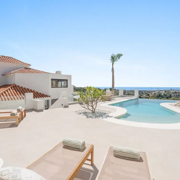 Sale of detached villa in Nueva Andalucía