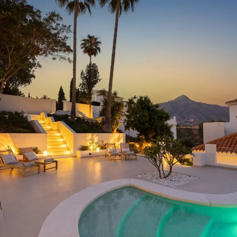 Sale of detached villa in Nueva Andalucía