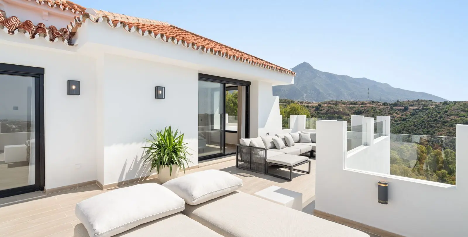 Sale of detached villa in Nueva Andalucía 34