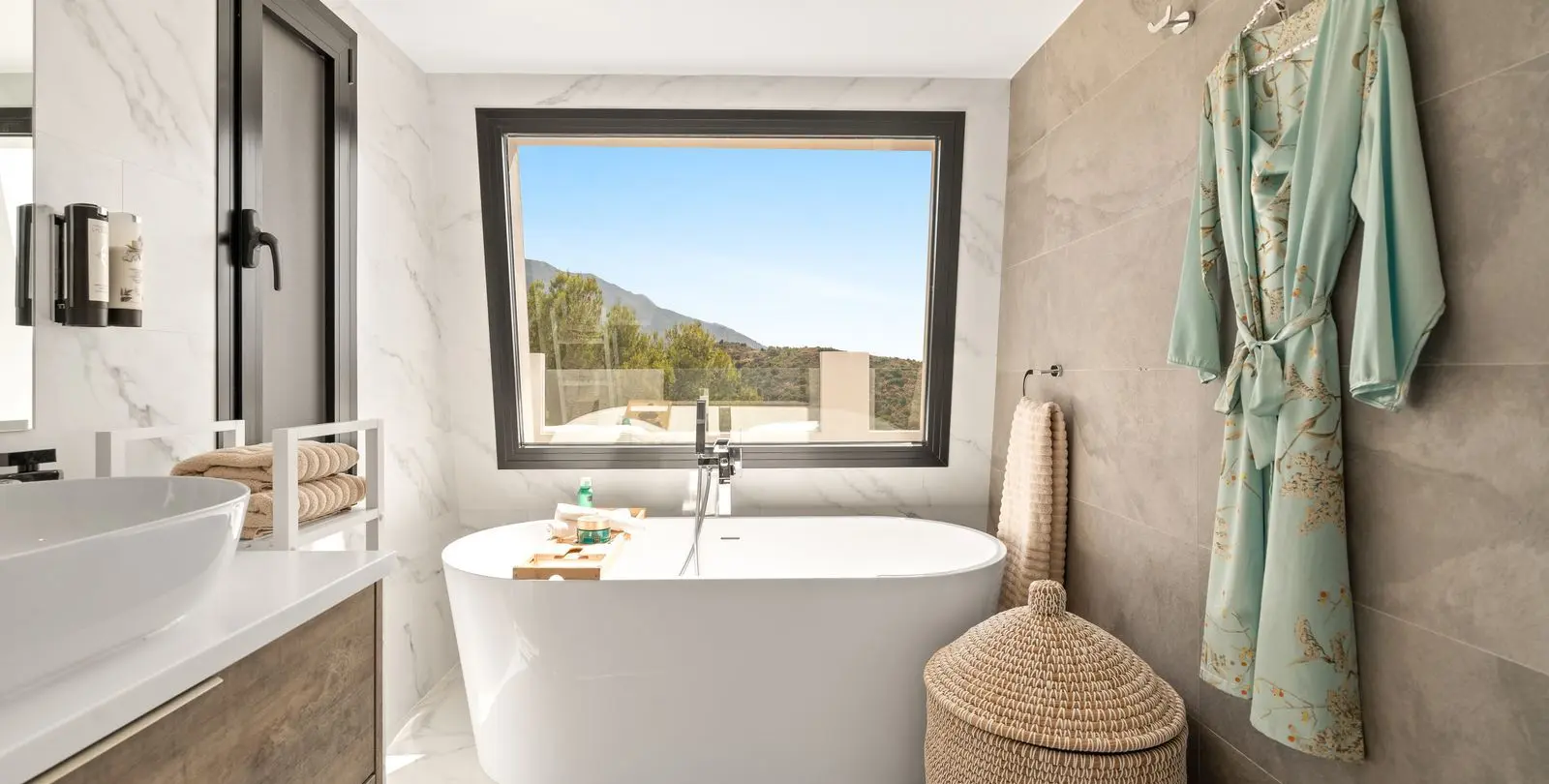 Sale of detached villa in Nueva Andalucía 38