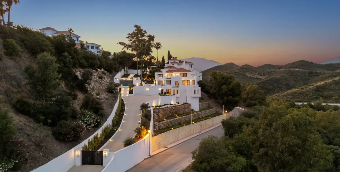 Продажа  отдельно стоящей виллы в Nueva Andalucía 1