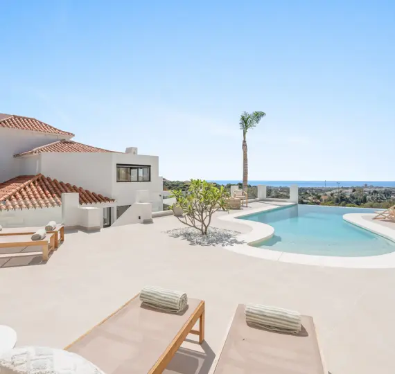 Продажа  отдельно стоящей виллы в Nueva Andalucía