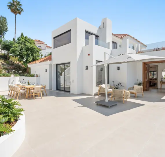 Продажа  отдельно стоящей виллы в Nueva Andalucía