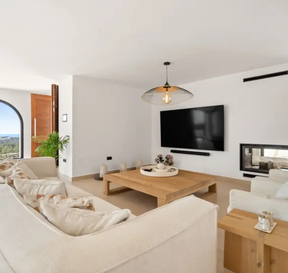 Продажа  отдельно стоящей виллы в Nueva Andalucía