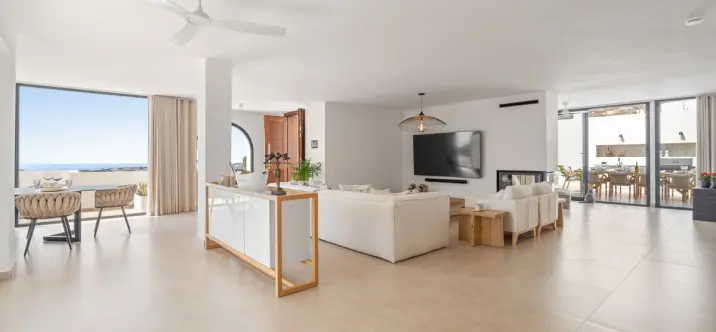 Venta de villa independiente en Nueva Andalucía 4