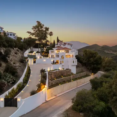 Venta de villa independiente en Nueva Andalucía