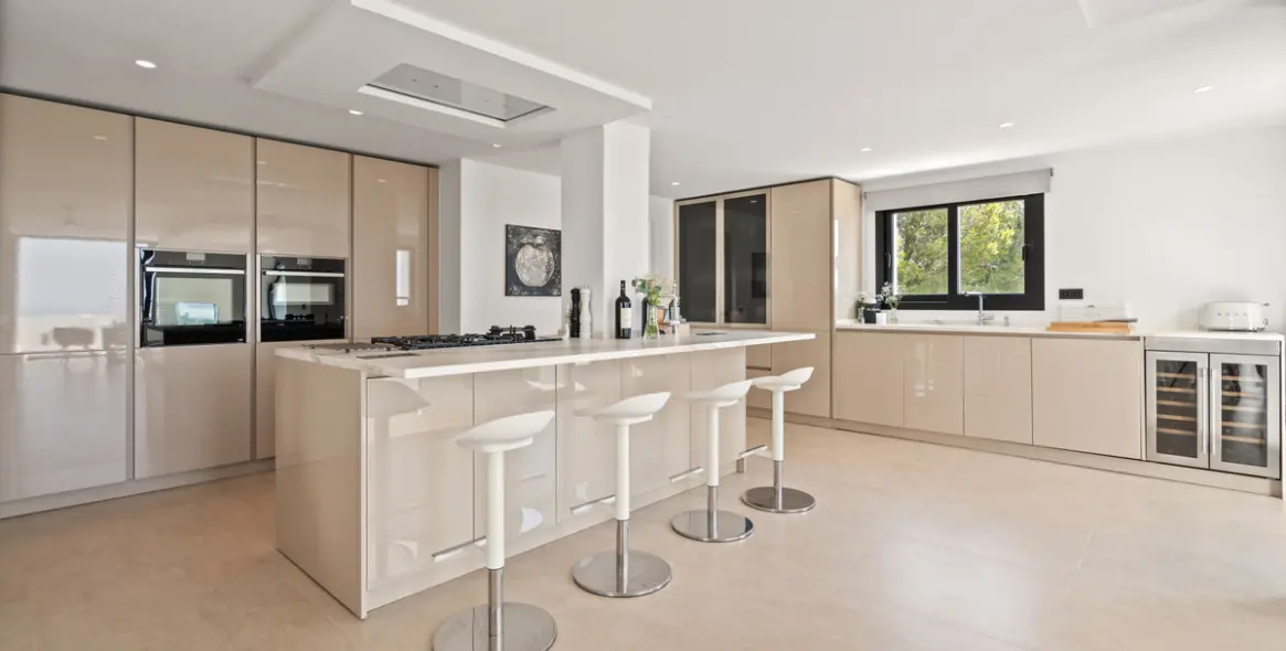 Venta de villa independiente en Nueva Andalucía 8