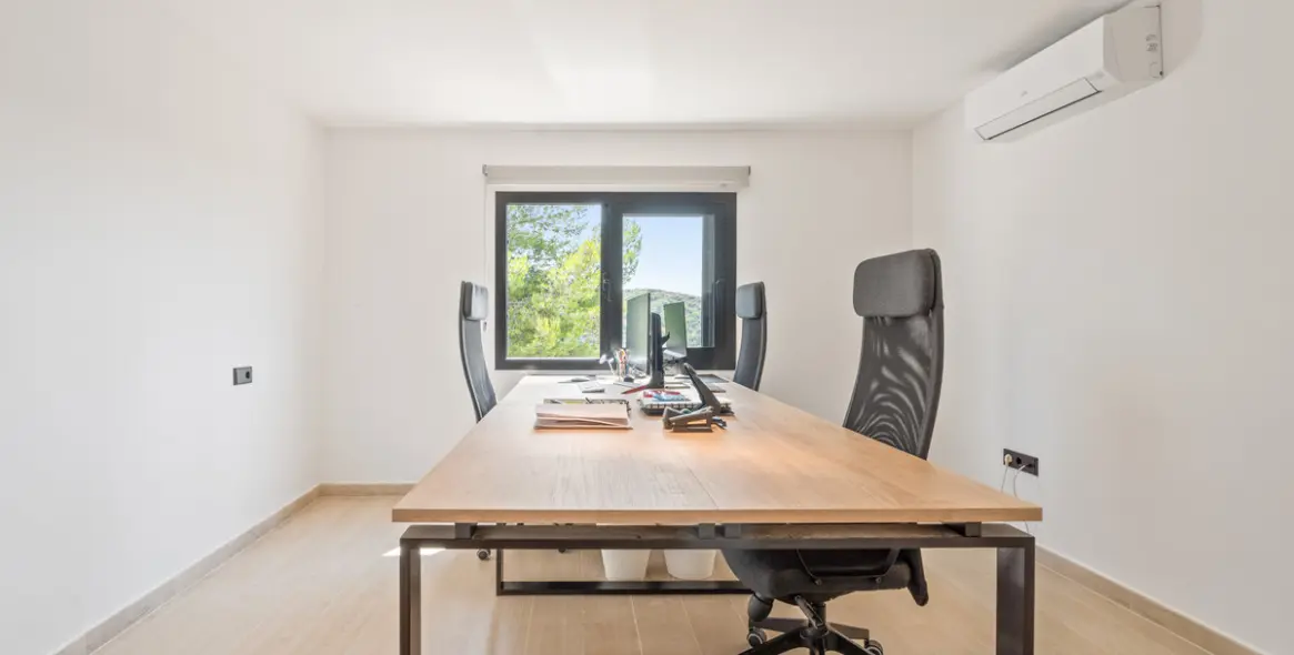 Продажа  отдельно стоящей виллы в Nueva Andalucía 35