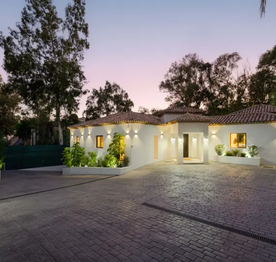 Продажа  отдельно стоящей виллы в Nueva Andalucía