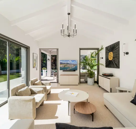 Продажа  отдельно стоящей виллы в Nueva Andalucía