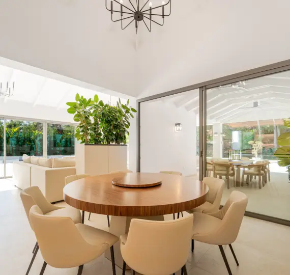 Продажа  отдельно стоящей виллы в Nueva Andalucía