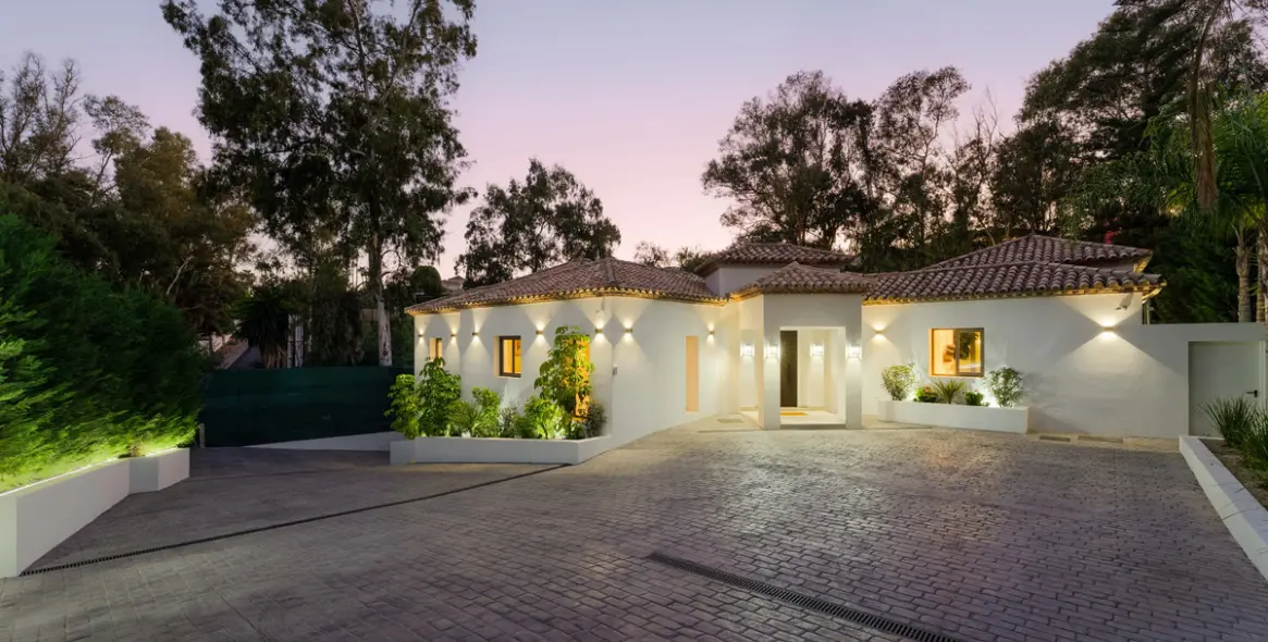 Venta de villa independiente en Nueva Andalucía 3