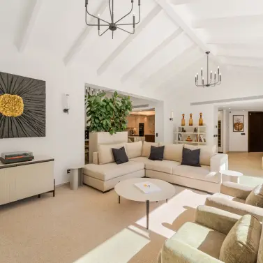 Venta de villa independiente en Nueva Andalucía