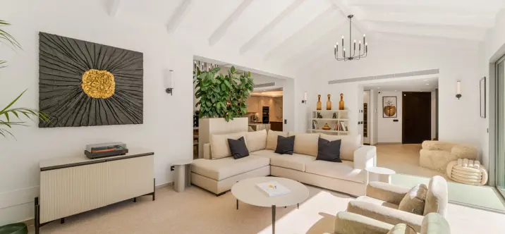 Venta de villa independiente en Nueva Andalucía 3