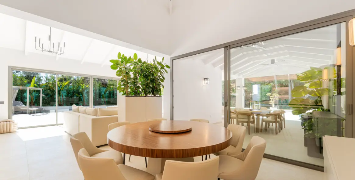 Venta de villa independiente en Nueva Andalucía 6