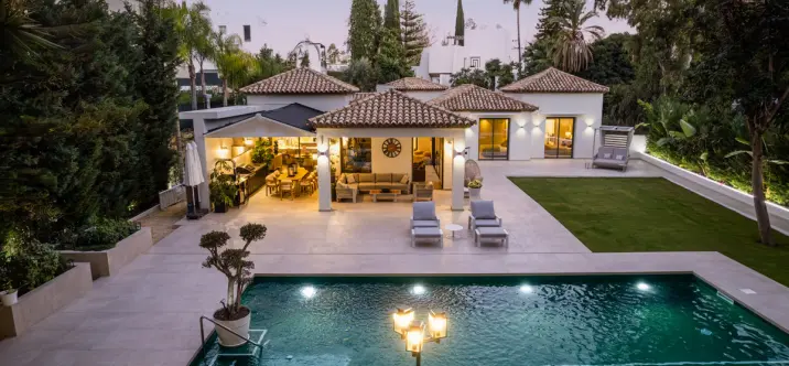 Venta de villa independiente en Nueva Andalucía 0