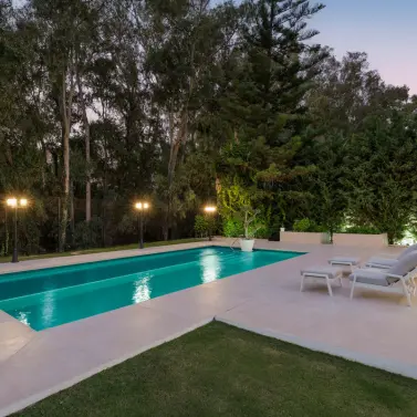 Venta de villa independiente en Nueva Andalucía