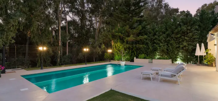 Venta de villa independiente en Nueva Andalucía 1