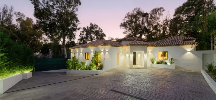 Venta de villa independiente en Nueva Andalucía 2