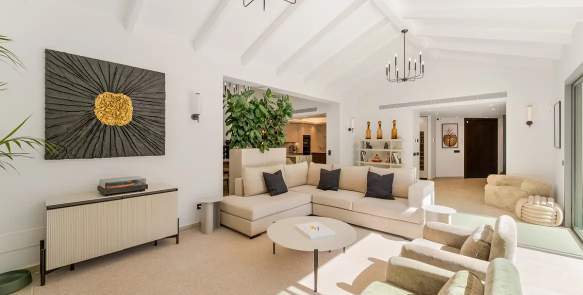 Venta de villa independiente en Nueva Andalucía 4