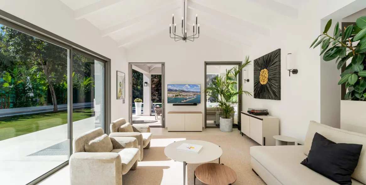 Venta de villa independiente en Nueva Andalucía 5