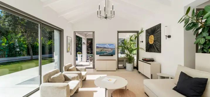 Venta de villa independiente en Nueva Andalucía 4