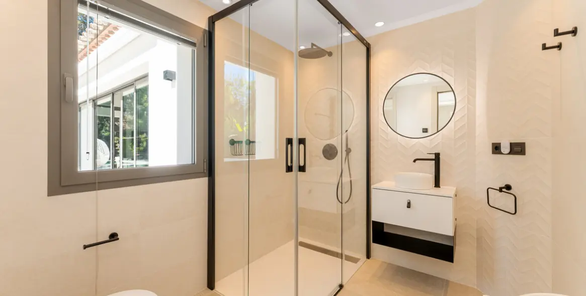 Venta de villa independiente en Nueva Andalucía 16