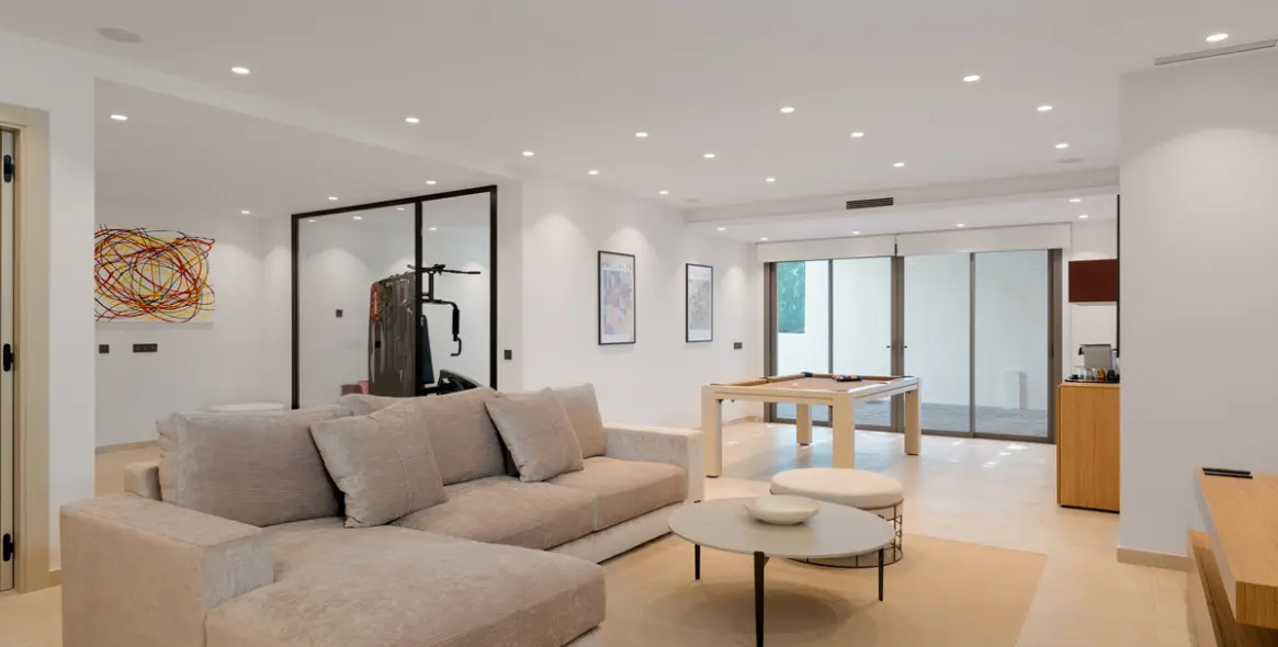 Sale of detached villa in Nueva Andalucía 23