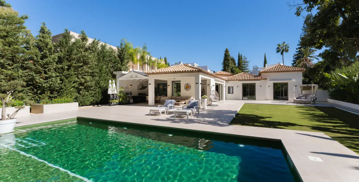 Sale of detached villa in Nueva Andalucía 32