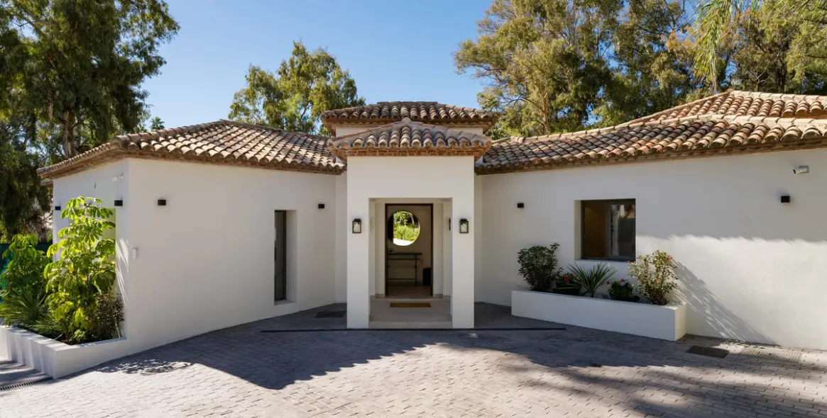 Sale of detached villa in Nueva Andalucía 35