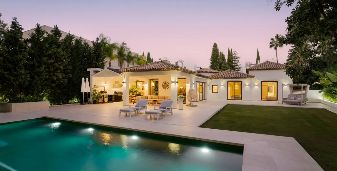 Sale of detached villa in Nueva Andalucía 44