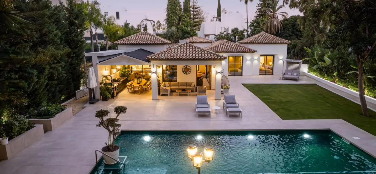 Venta de villa independiente en Nueva Andalucía 0