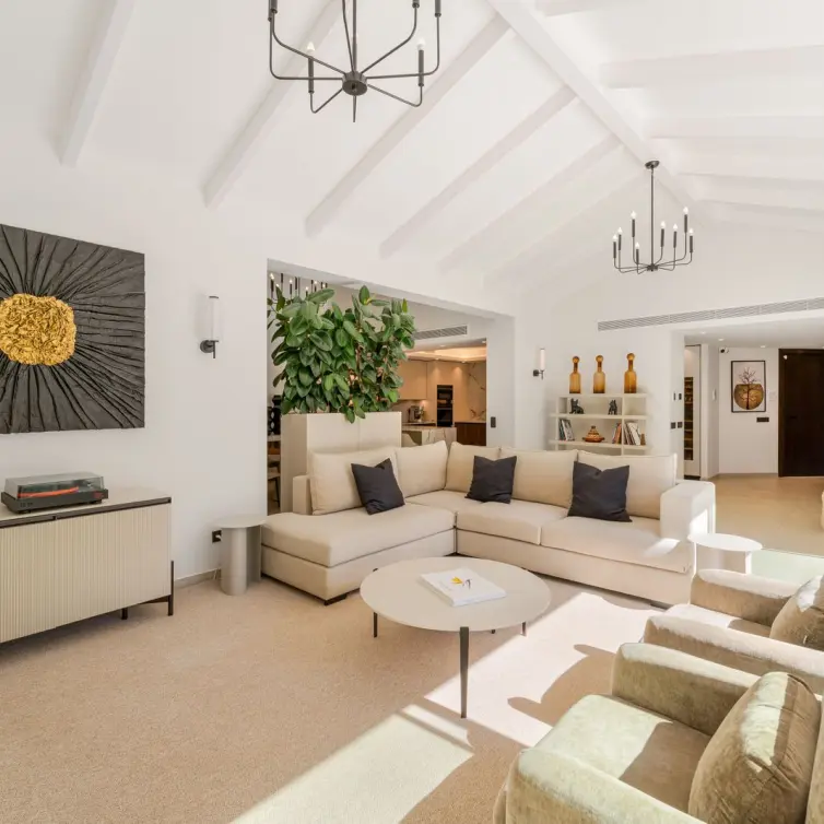 Venta de villa independiente en Nueva Andalucía