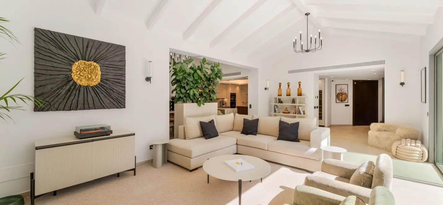 Venta de villa independiente en Nueva Andalucía 3
