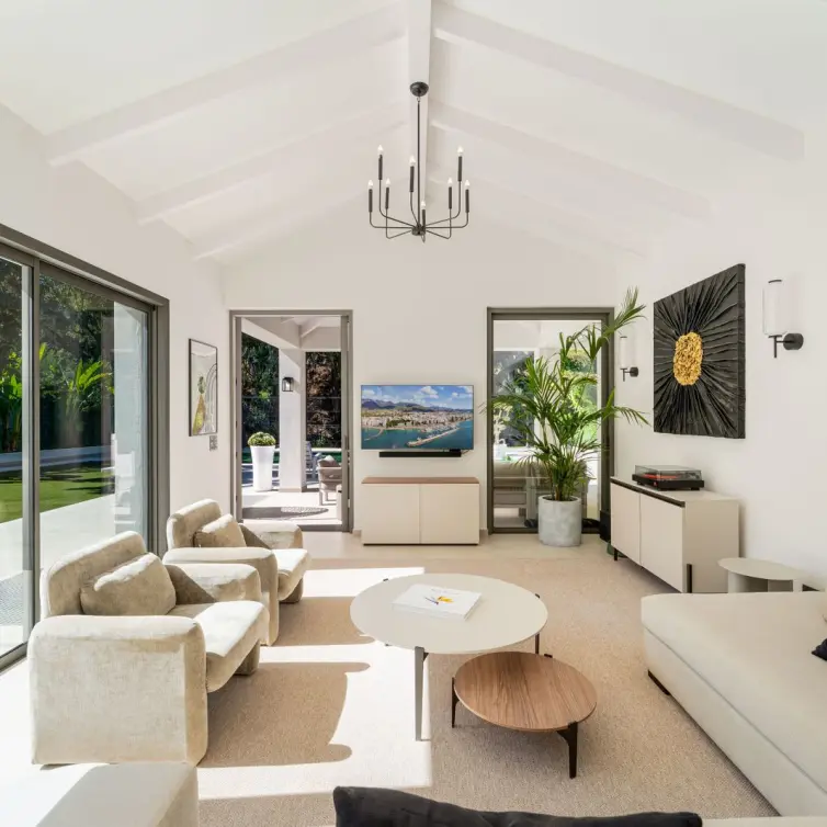 Venta de villa independiente en Nueva Andalucía